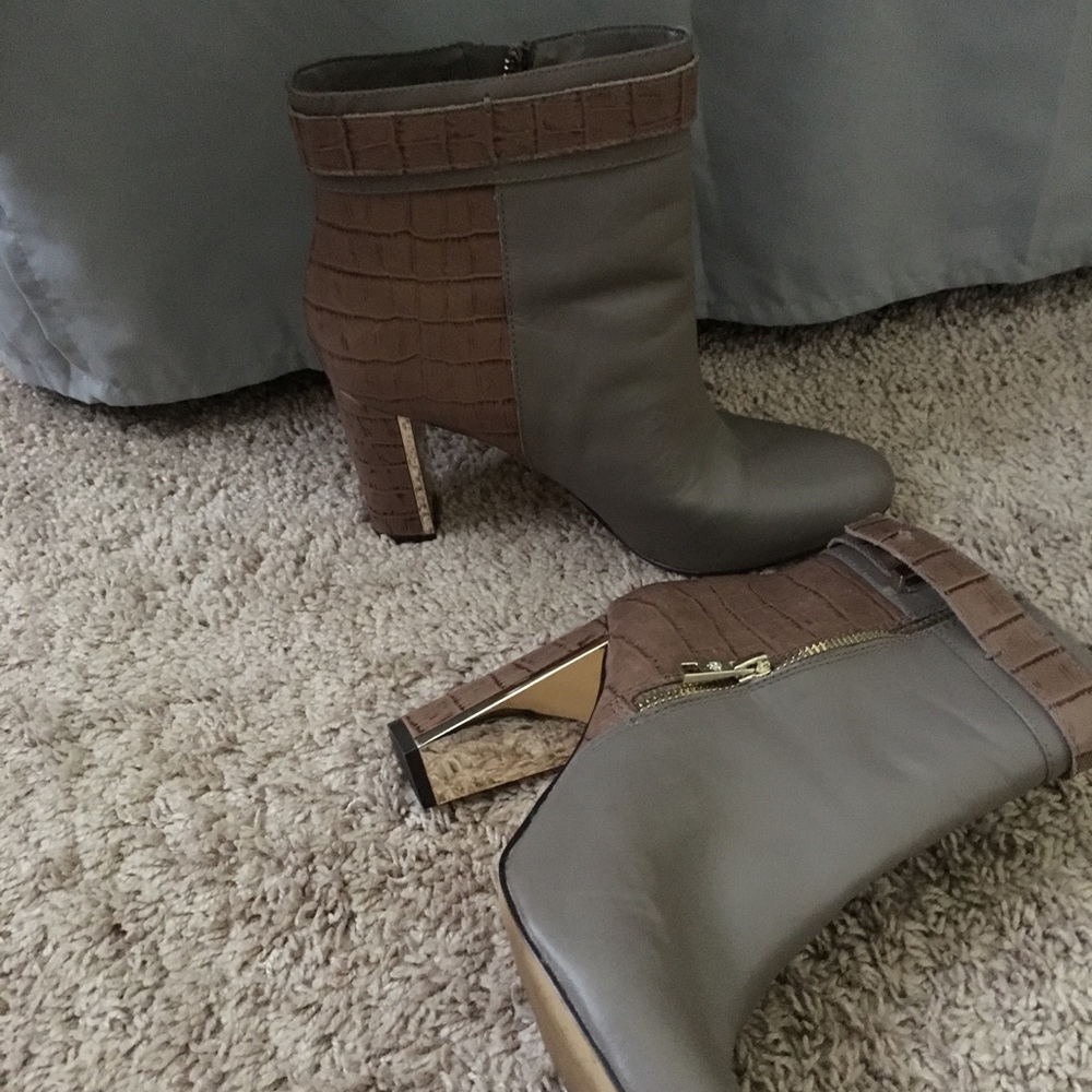 Ann Taylor tan heeled boots